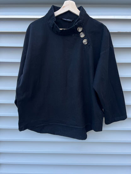 ZARA. Blusa negra botones