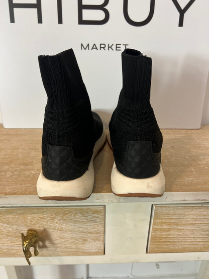 ZARA. Zapatillas elásticas textura. T 40