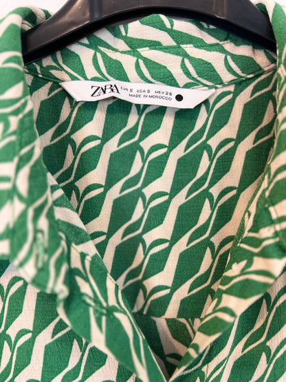 ZARA. Vestido estampado verde T.s