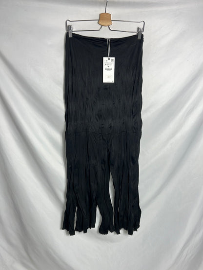 ZARA. Falda midi negra flecos. T M