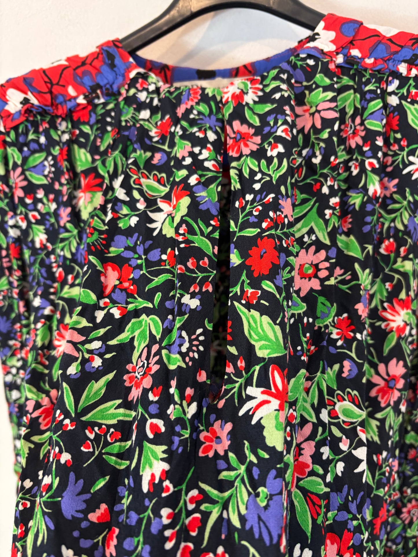 ZARA. Blusa estampada hombreras