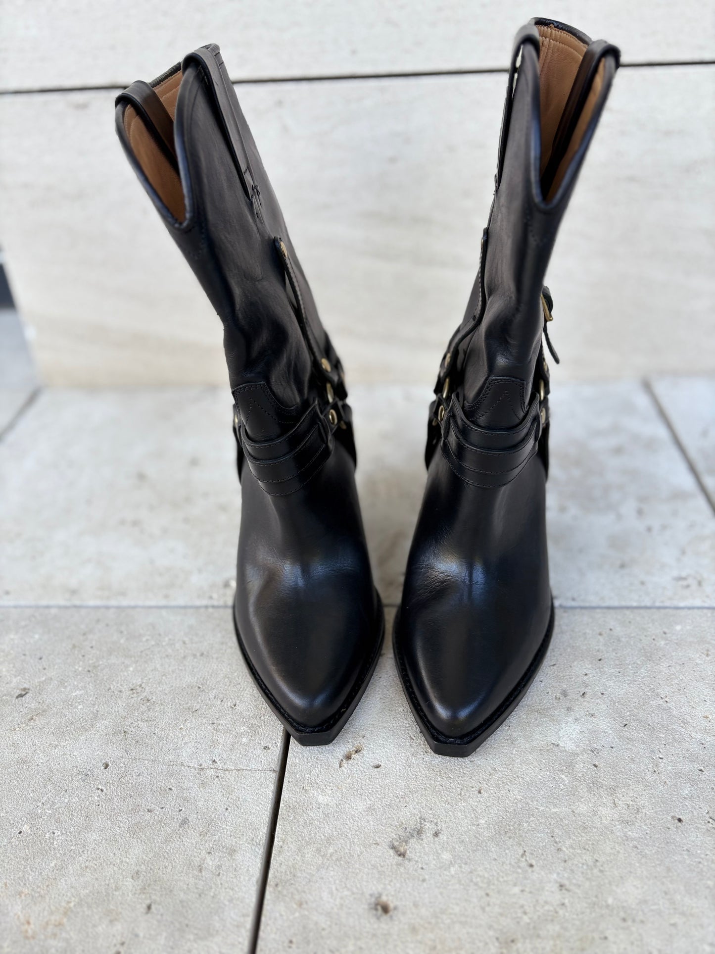 ISABEL MARANT. Bota negra hebilla. T 40