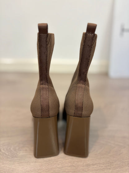 ´ZARA. Botin beige elástico. T 38