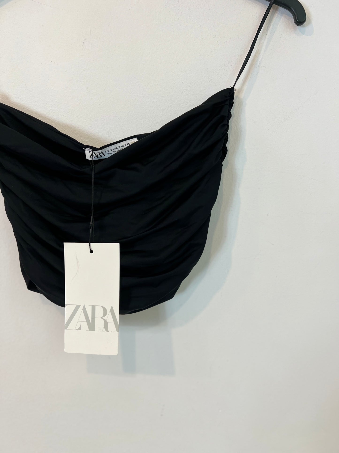 ZARA. croptop negro licra T.s