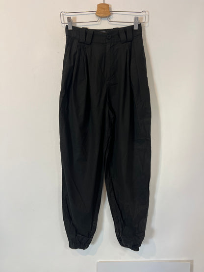 L'ACADEMIE. Conjunto pantalón y top gris