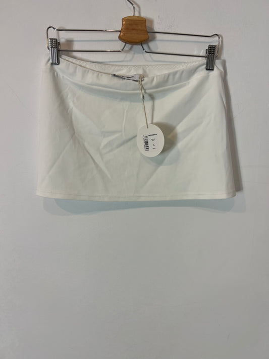 GIMAGUAS. Falda blanca corta semi elástica. T L