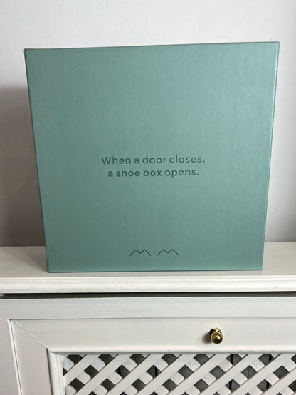 MIM. Botines negros plataforma. T 40