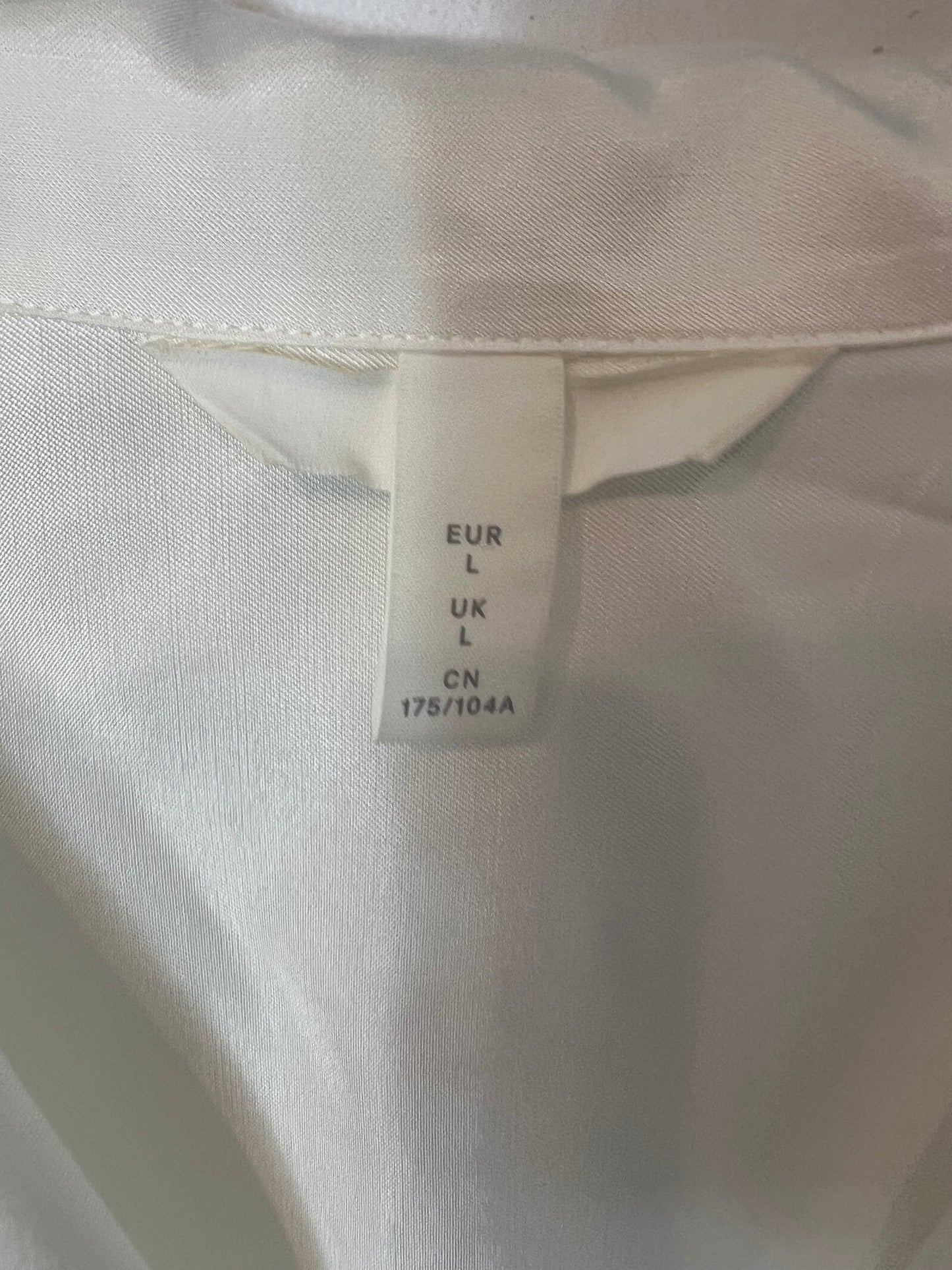 H&amp;M. Satin pocket blouse. TL