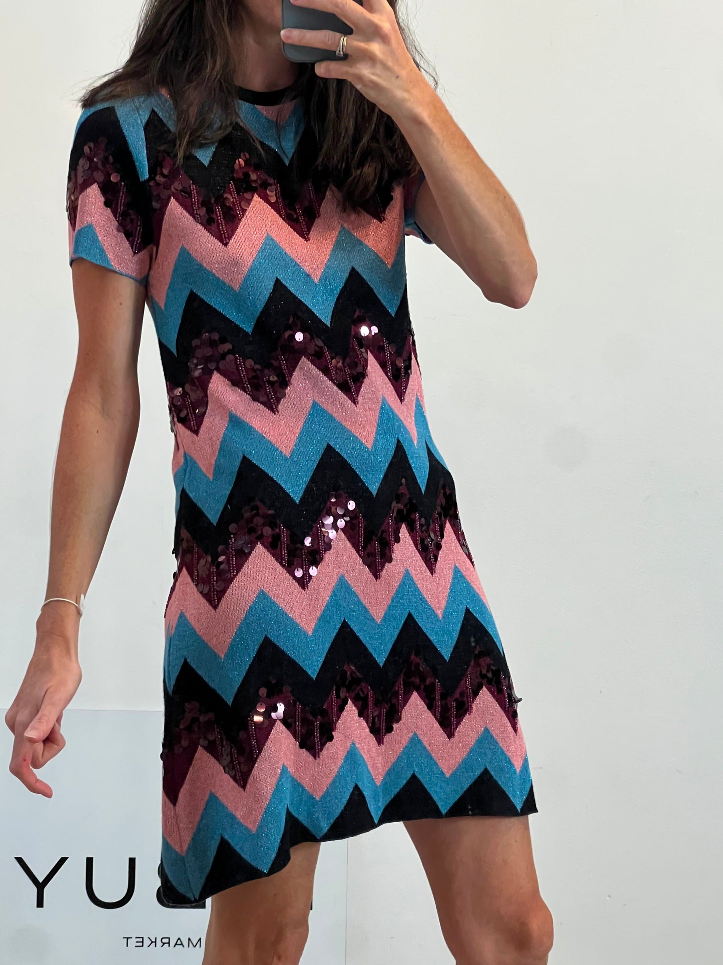 ZARA. Vestido corto zig zag lentejuelas