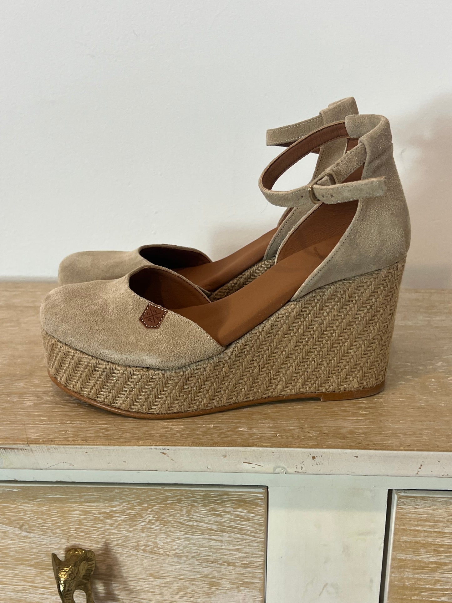 POPA. Beige leather wedges size 38