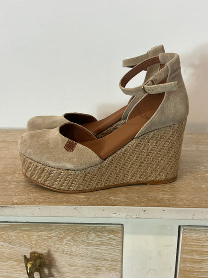 POPA. Beige leather wedges size 38