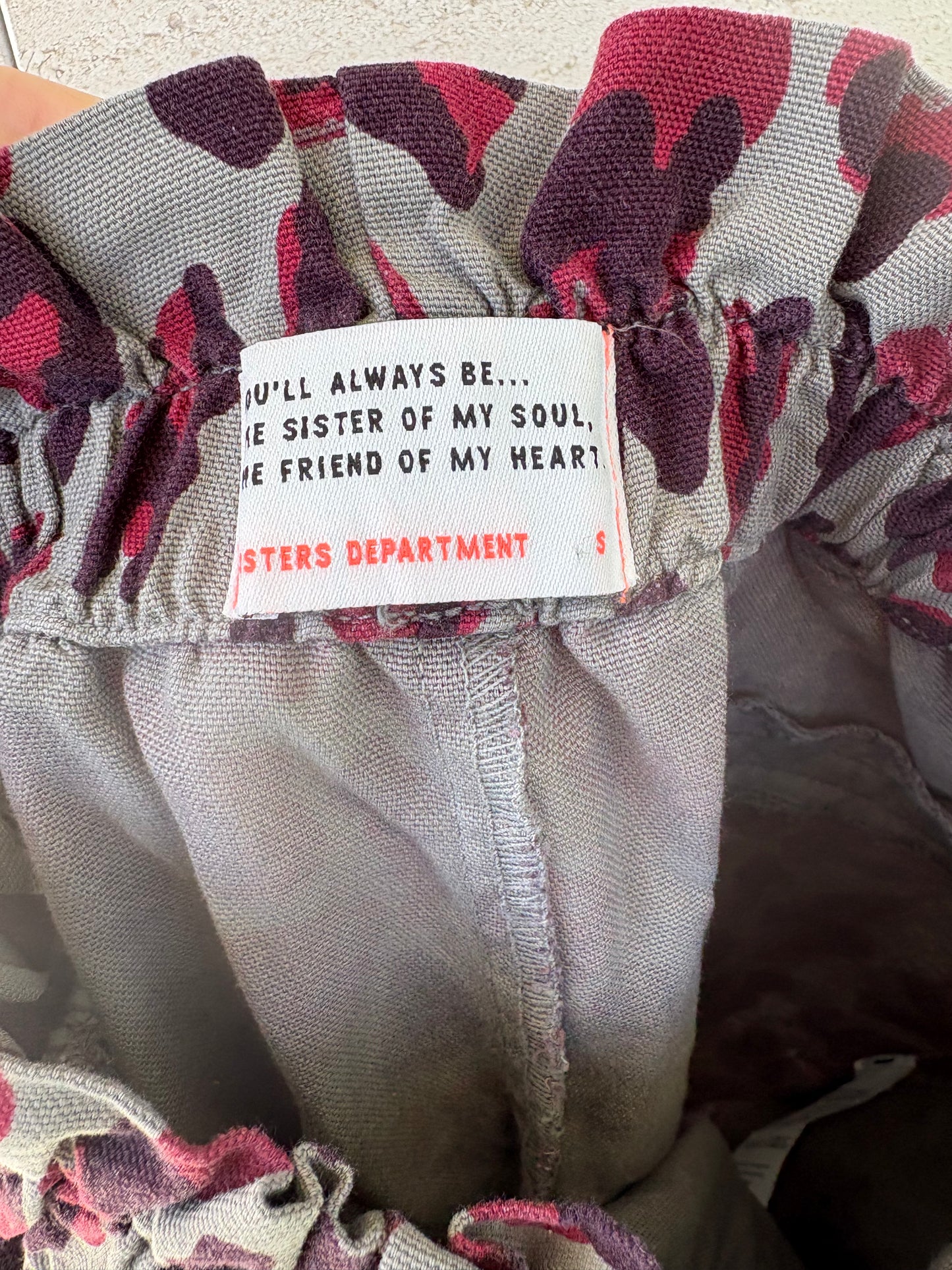 SISTERS DEPARTMENT. Pantalón estampado  bolsillos