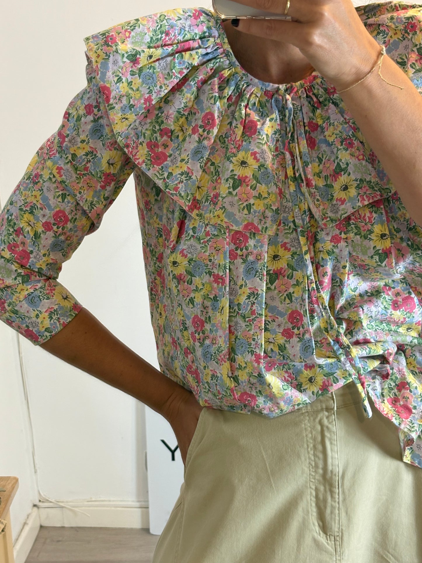 OTRAS. Blusa flores  colores. T S/M