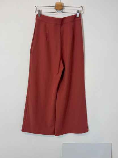 BRUNA. Total dark pink look with details. TS