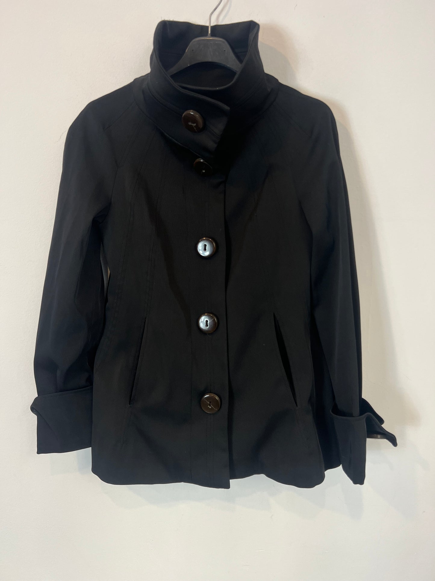 ZARA. Chaqueta negra textura detalle botones. T XS