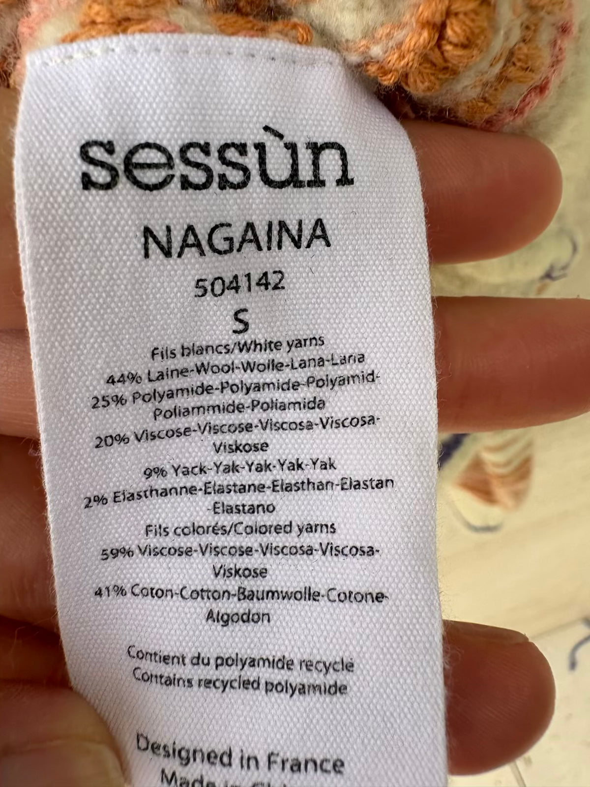 SESSÚN. Jersey beige bordados lana