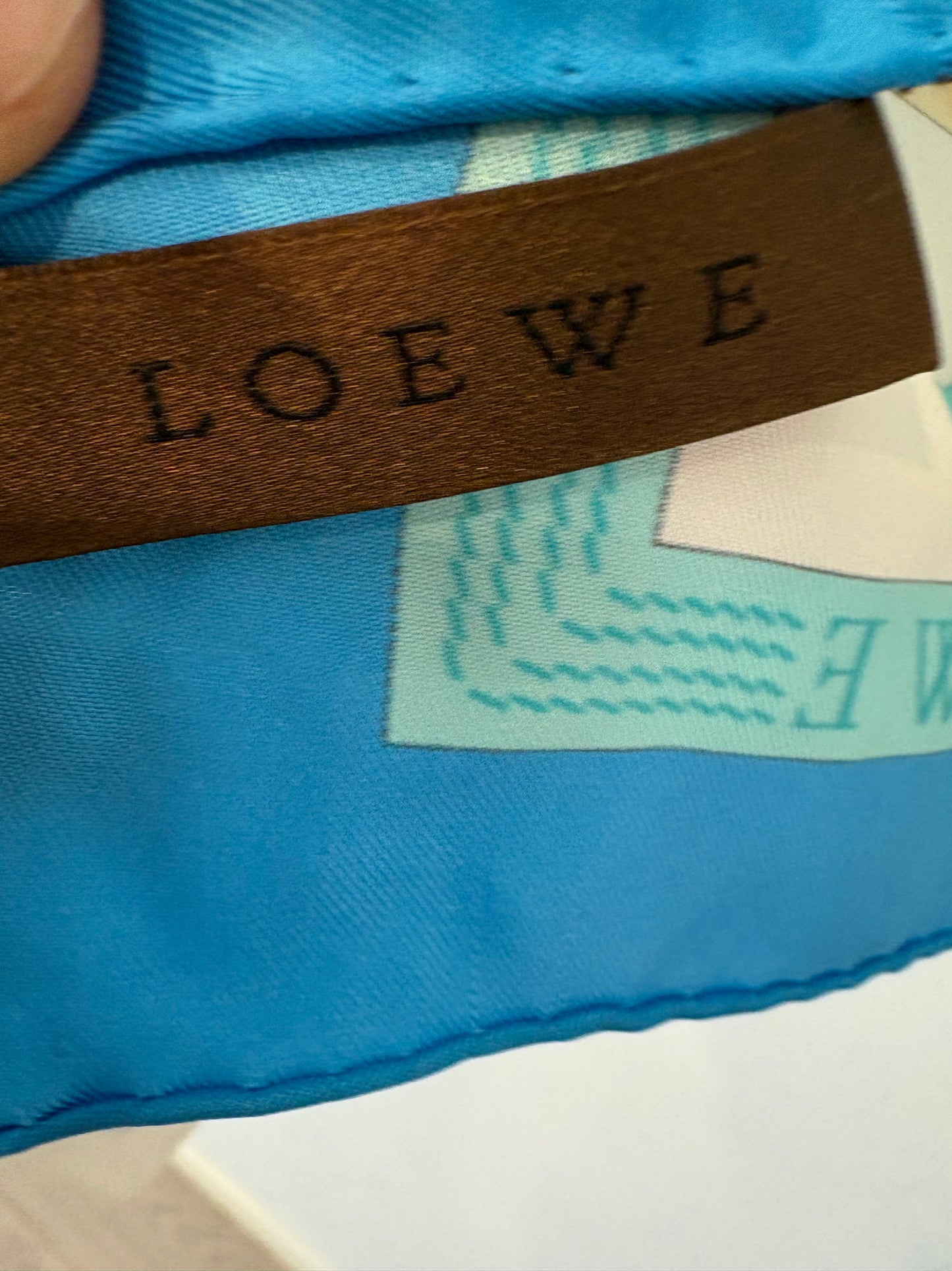 LOEWE. Pañuelo seda estampado