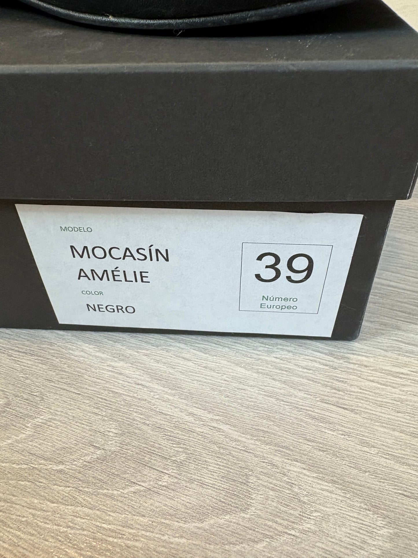 PARIS 64. Mocasines negros piel. T 39