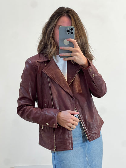 MASSIMO DUTTI. Chaqueta burdeos piel