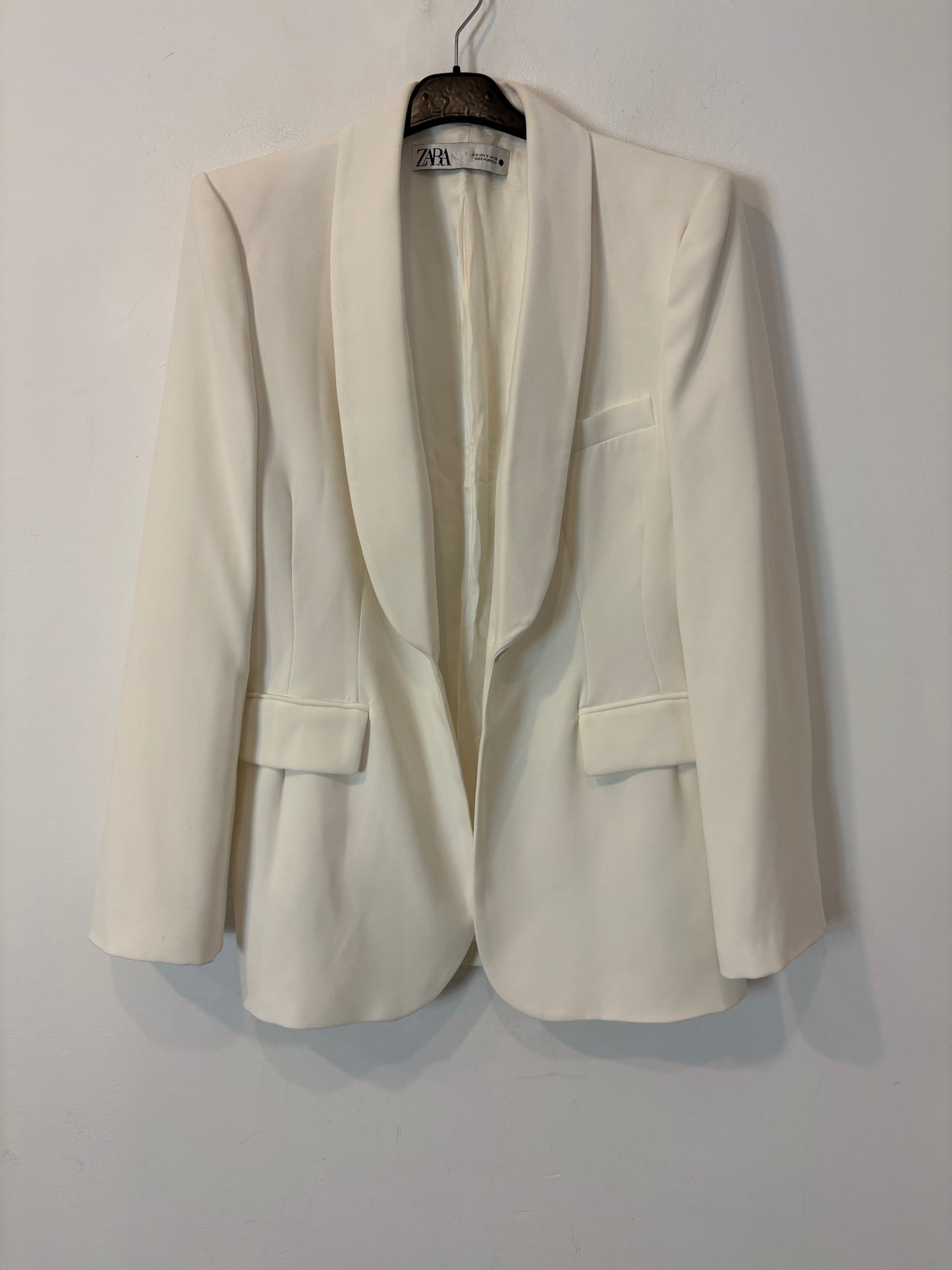 ZARA. Traje de chaqueta blanco