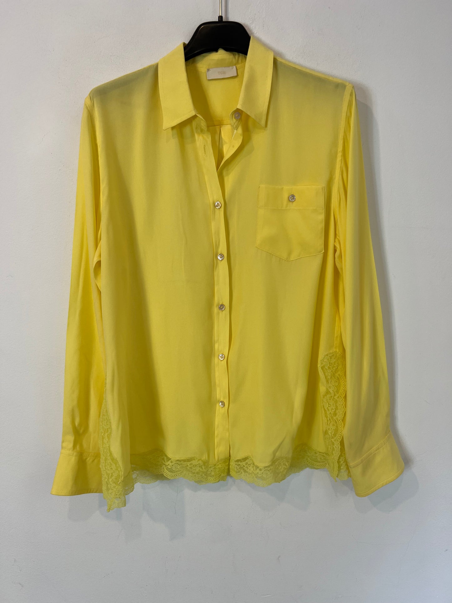 TCN. Yellow blouse with silk Ts