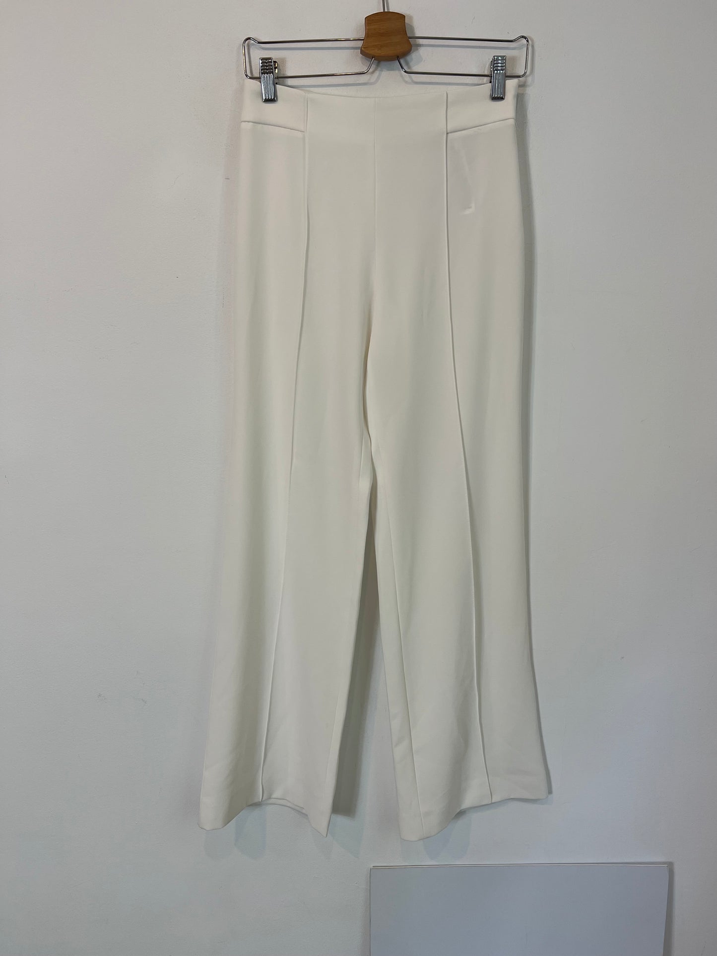 ZARA. Pantalón fluido blanco de vestir T.xs