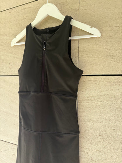 BORN LIVING YOGA. Mono negro largo cremallera. T S