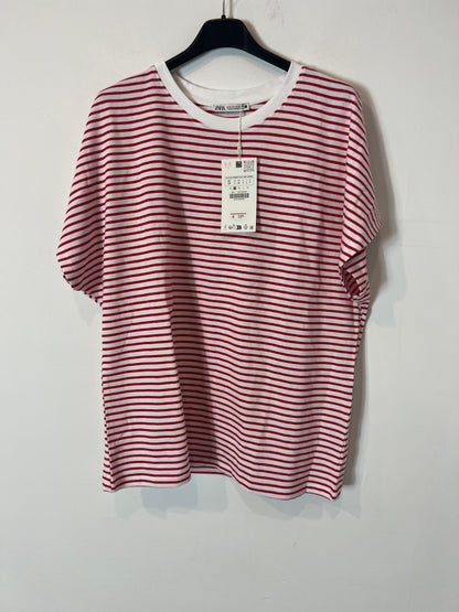 ZARA. Camiseta rayas roja. T S
