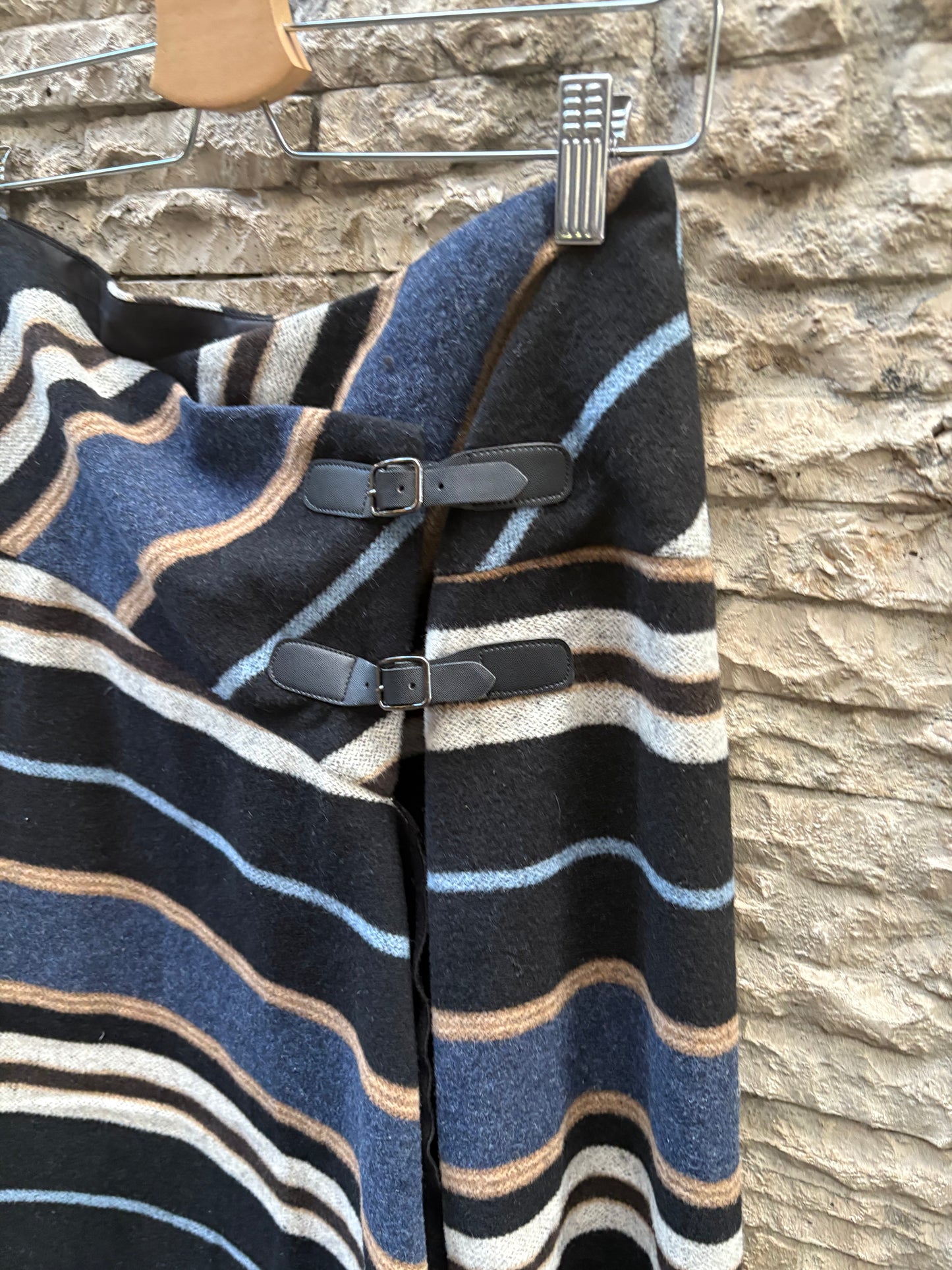 MI&CO. Falda midi rayas con lana