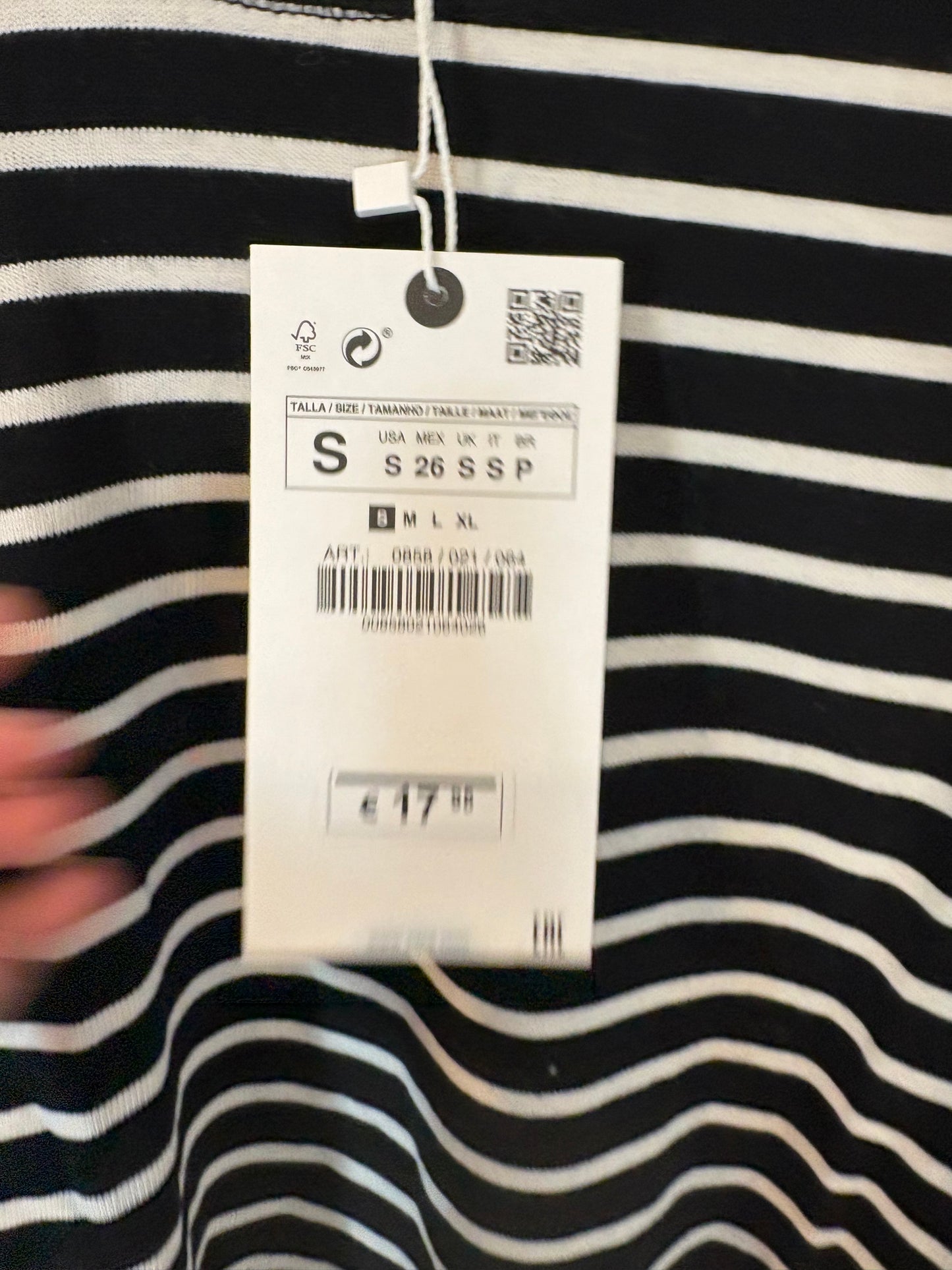 ZARA. Sudadera fina negra rayas blancas. T S