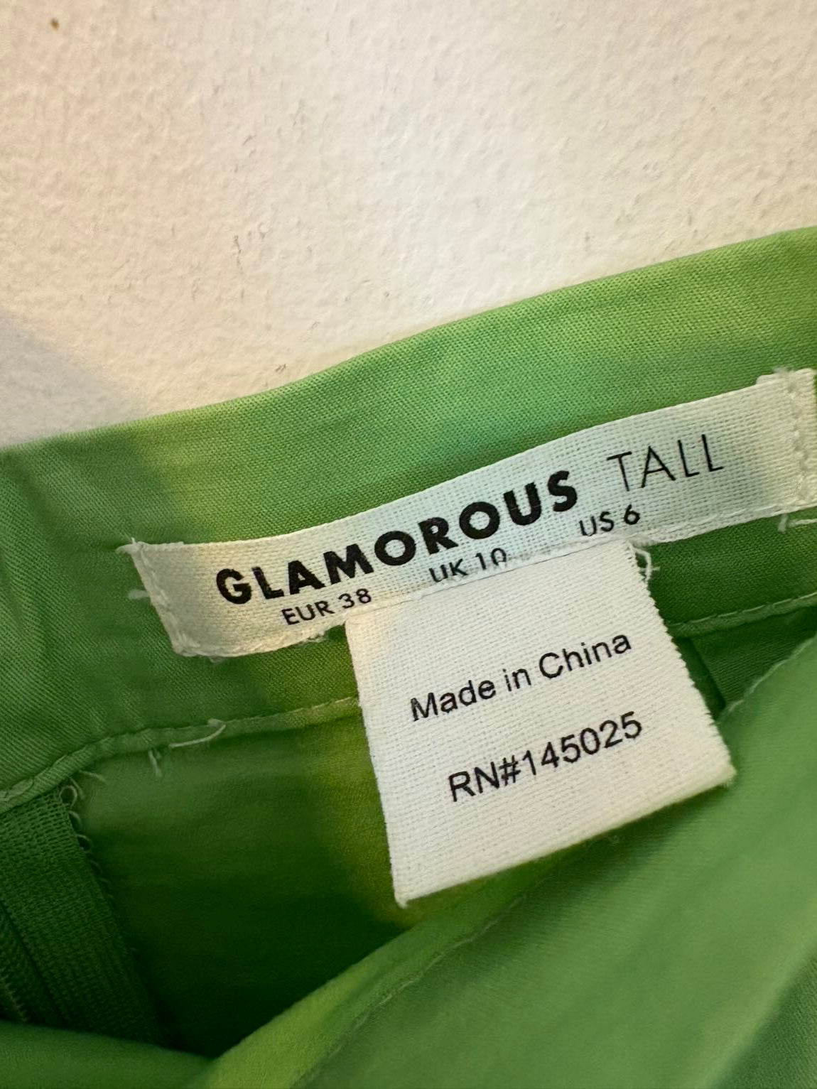 GLAMOROUS Tall. Falda larga asimétrica volante
