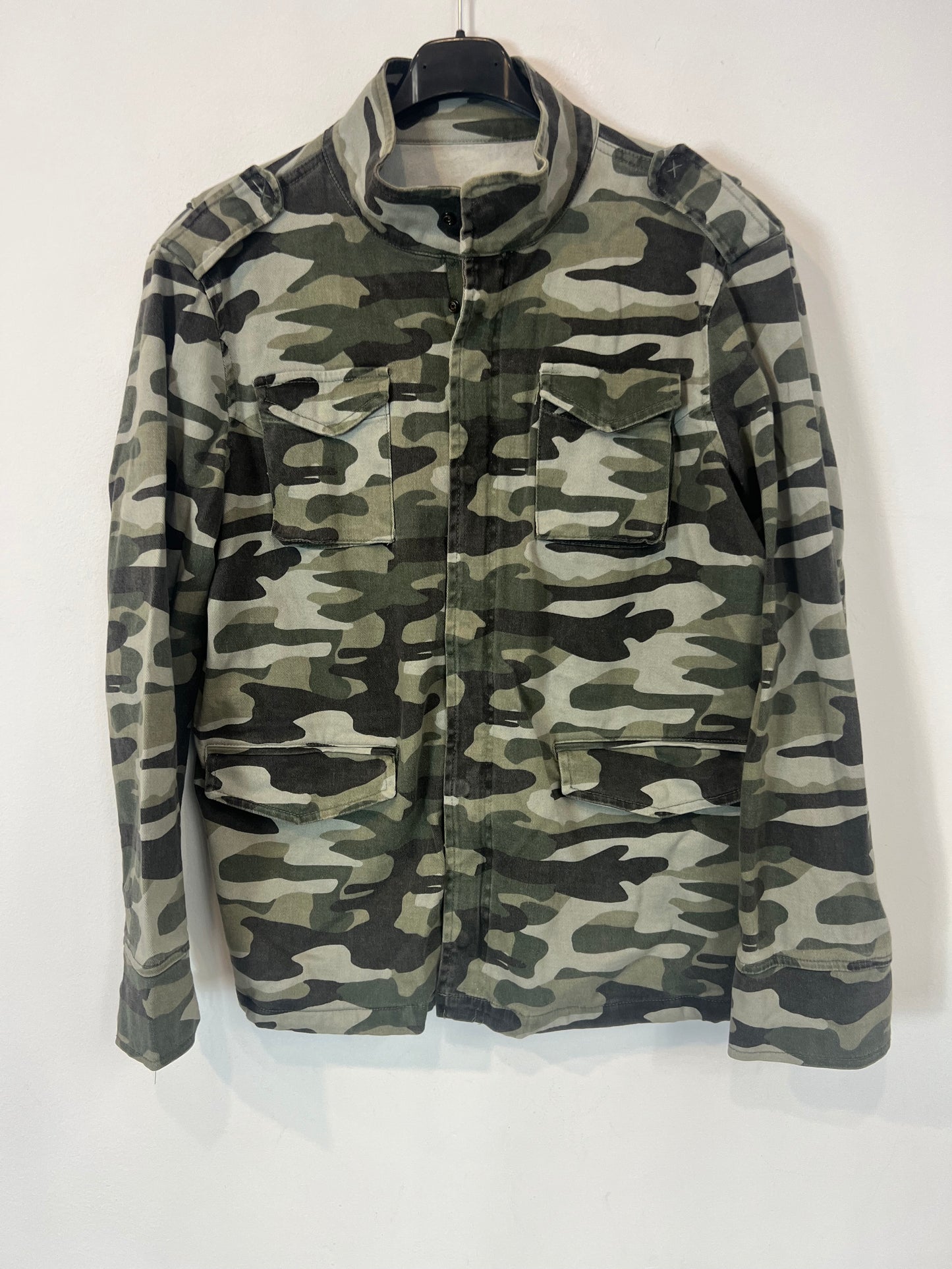 ANINE BING. Chaqueta camuflaje bolsillos. T M