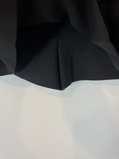 ZARA. Falda-pantalón negra corta T.s