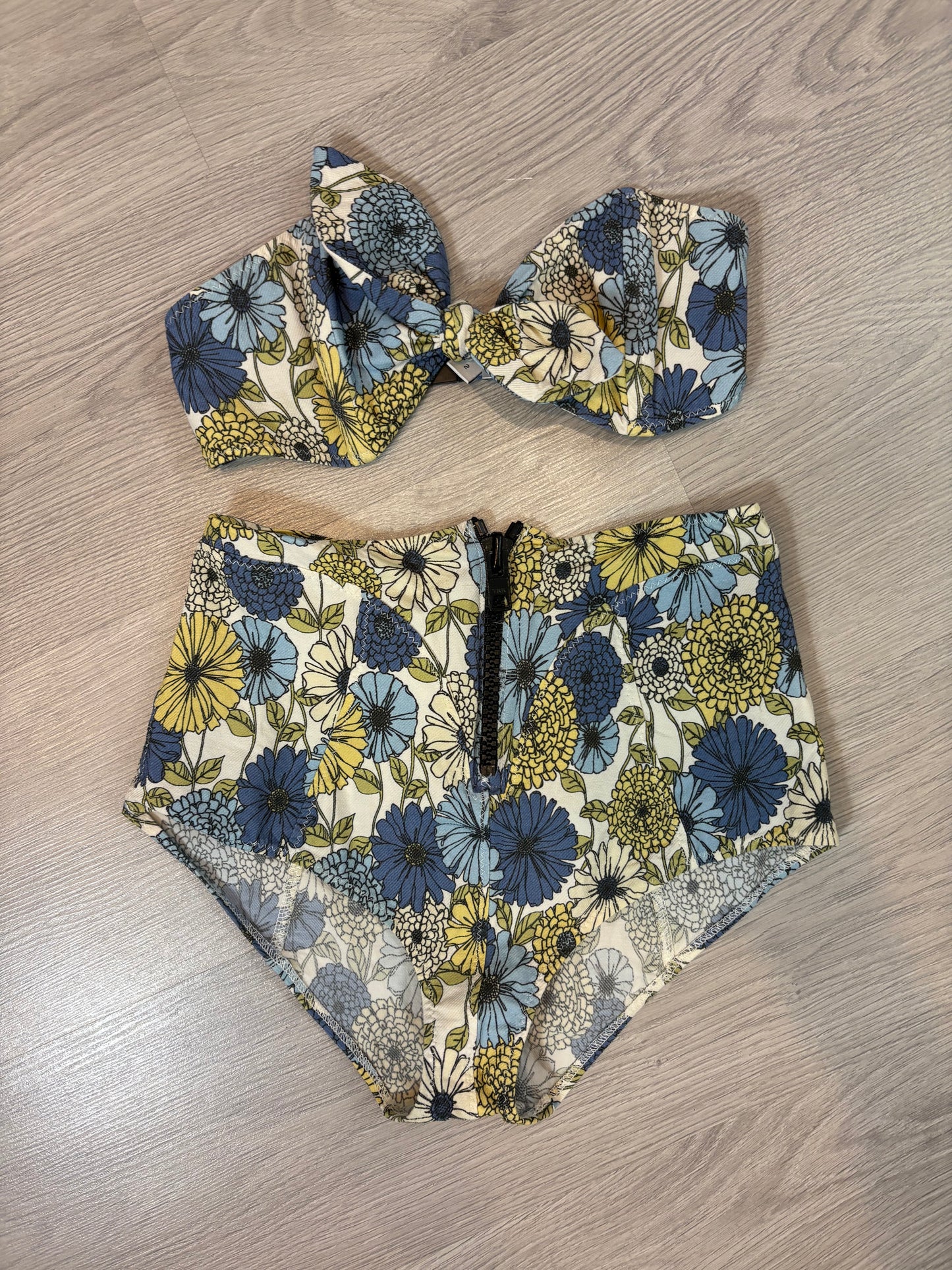 LISA MAIRE FERNÁNDEZ. Bikini estampado flores. T M