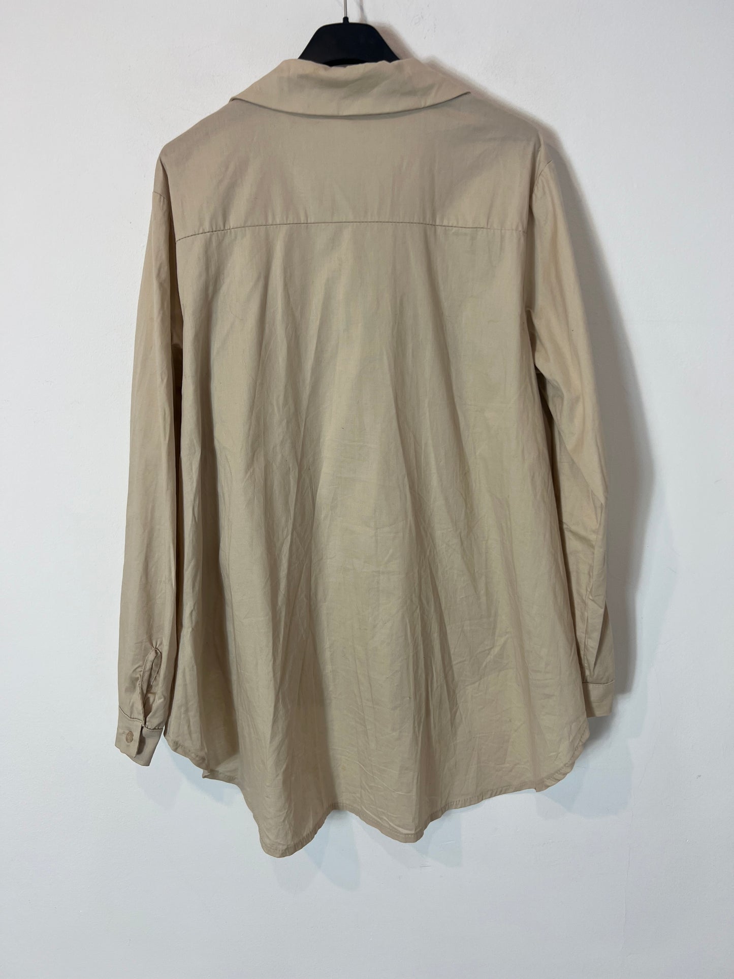 OTHERS. Beige letter shirt. TS/M