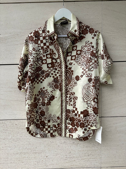 ALÉMAIS. Conjunto fluido  satinado estampado