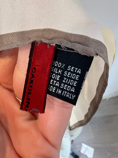 CAROLINA HERRERA. Pañuelo seda hojas tonos marrones