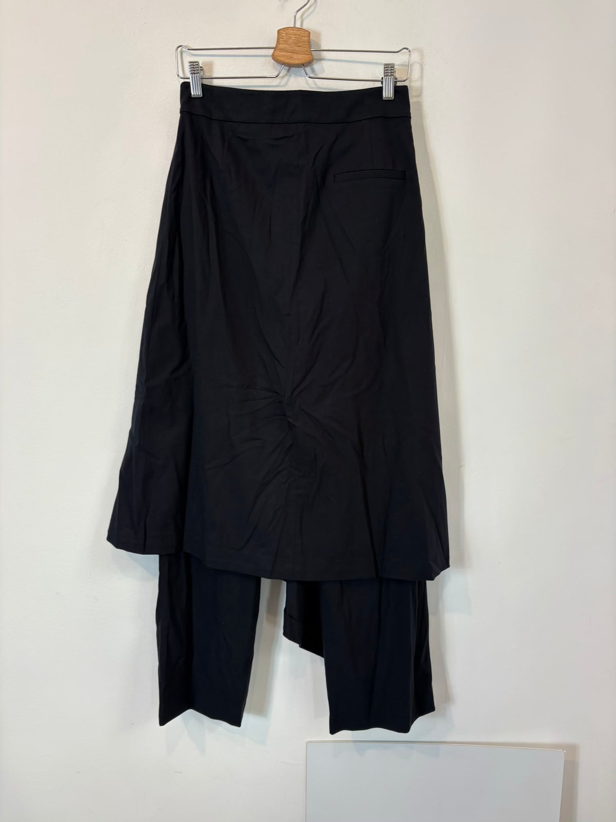 ZARA. Pantalón largo azul fluido efecto falda