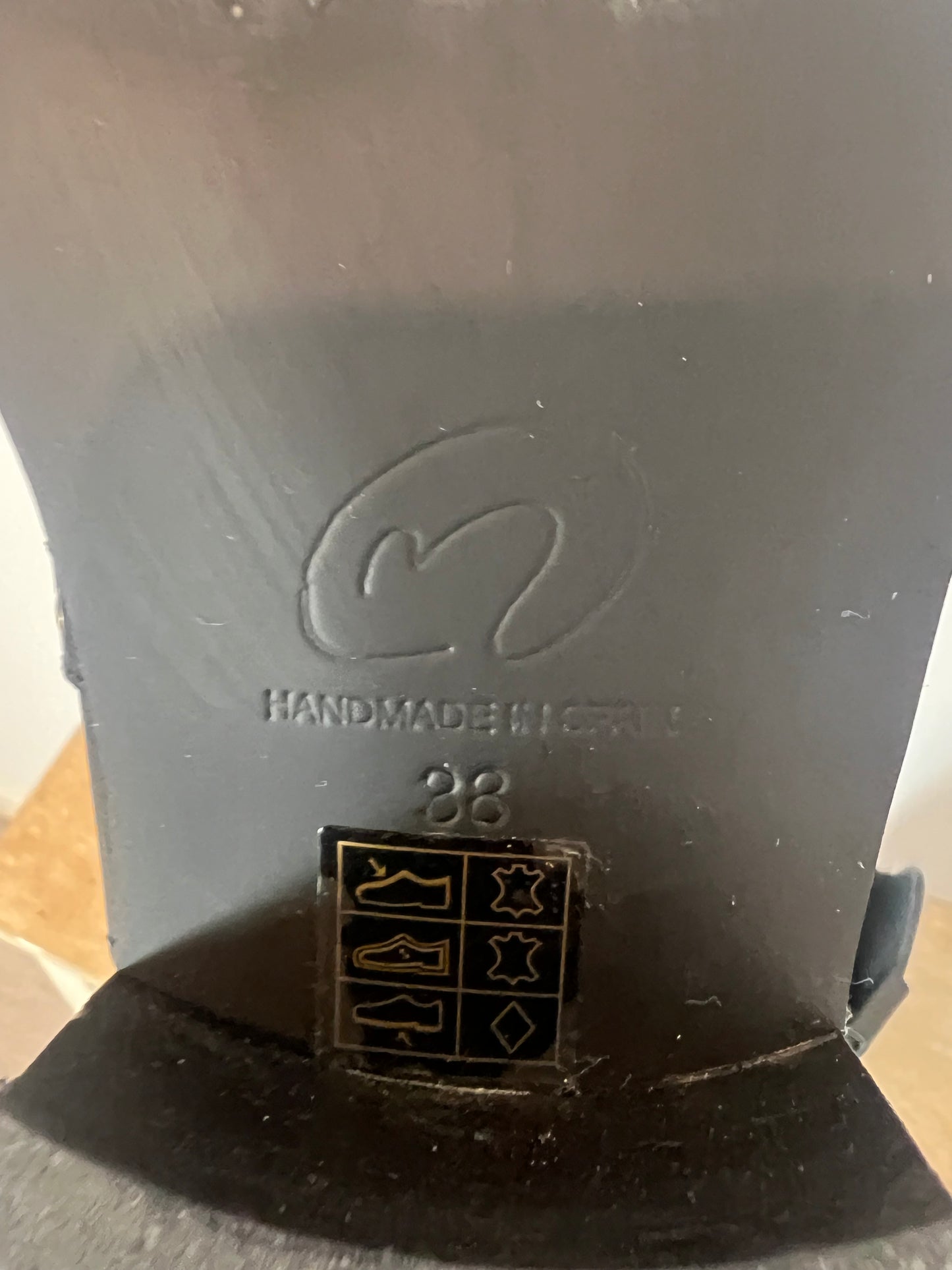 MICUIR. botas negra tachuelas T.38