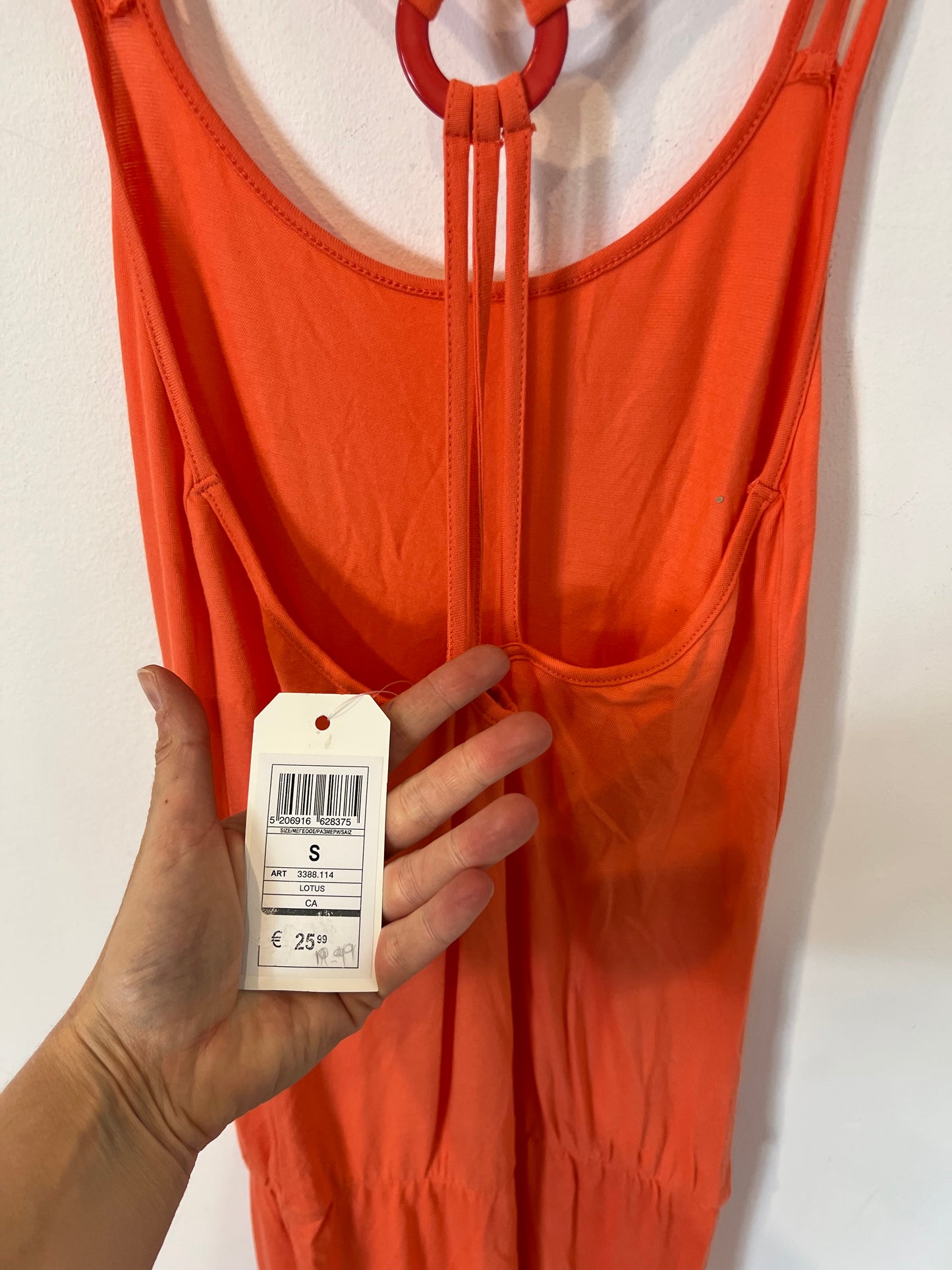 PINK WOMAN. mono coral  fluido  T.s