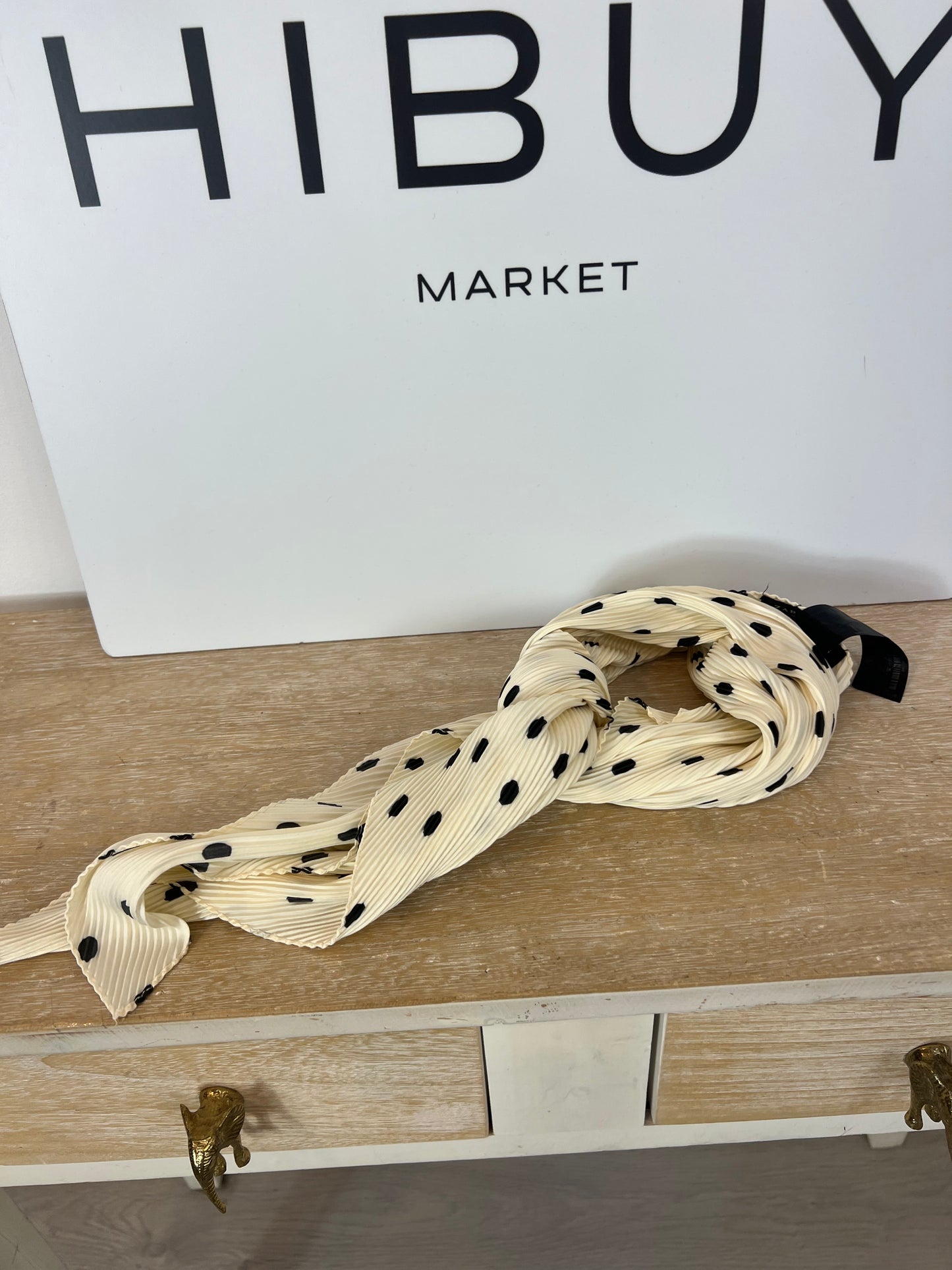 ZARA. Pañuelo plisado lunares