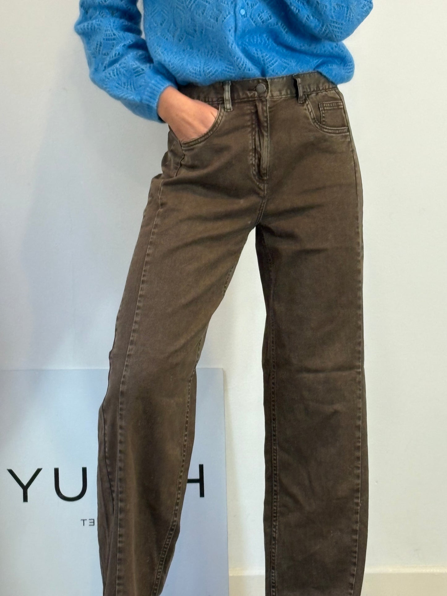 INTROPIA. Denim marrón costuras