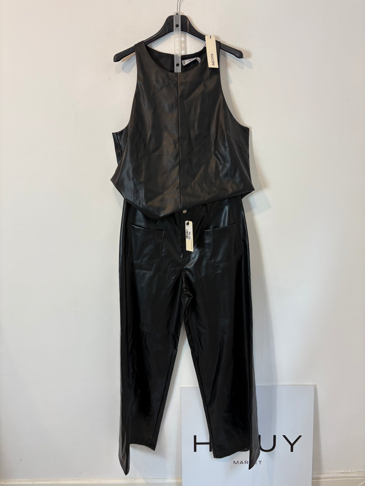 INEDITA. Conjunto negro efecto piel