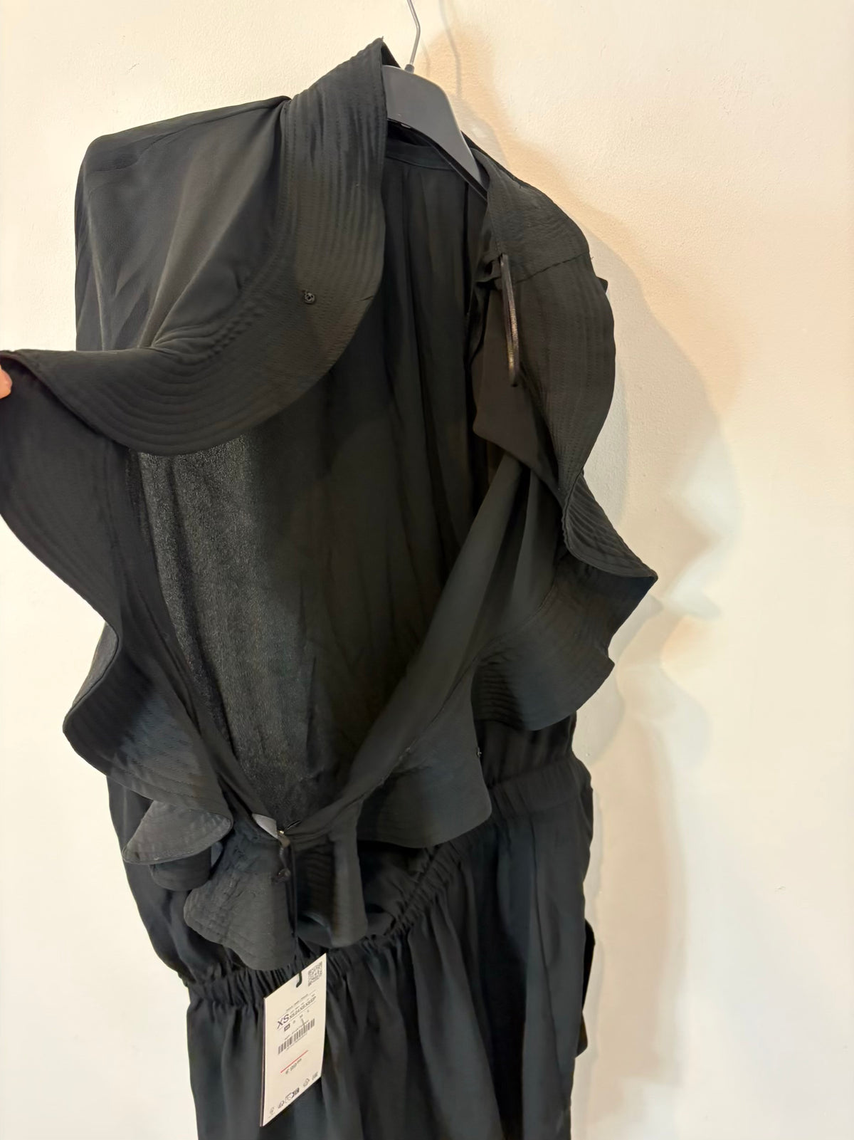 ZARA x STEFANO PILATI. Vestido negro detalles