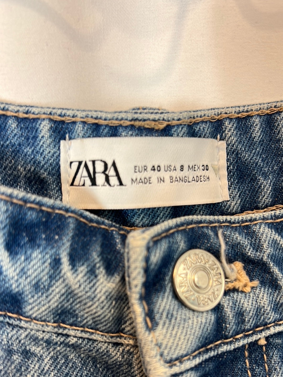 ZARA. Shorts vaquero dobladillo T.40