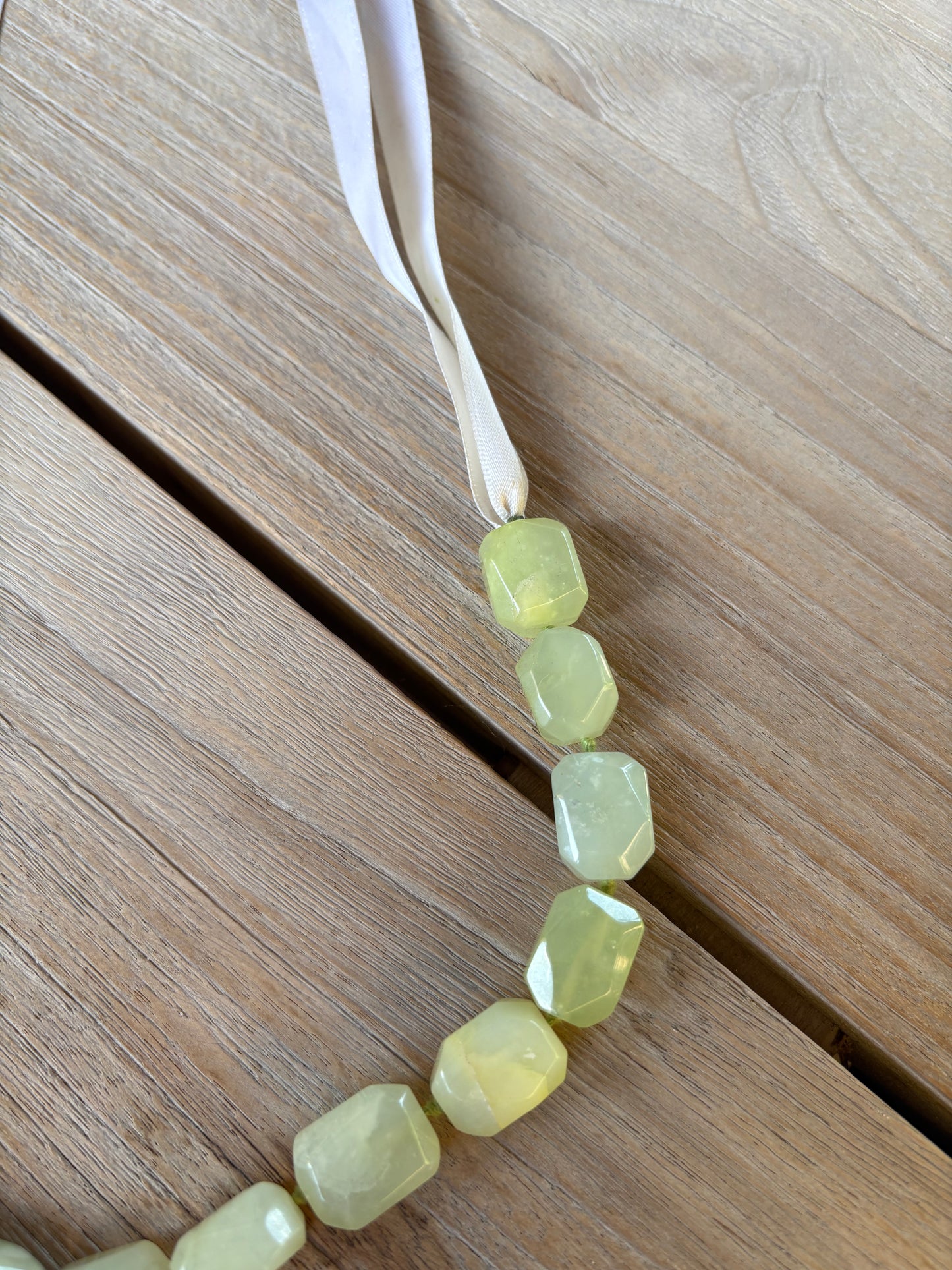 OTRAS. Collar piedras verdes