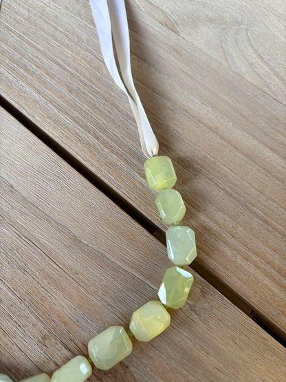 OTRAS. Collar piedras verdes