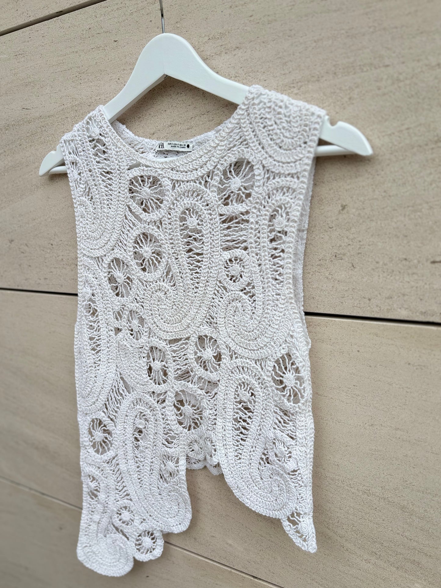 ZARA. Top crochet asimétrico