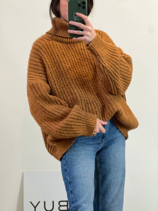 STRADIVARIUS. Jersey cuello vuelto marrón jaspeado. T L