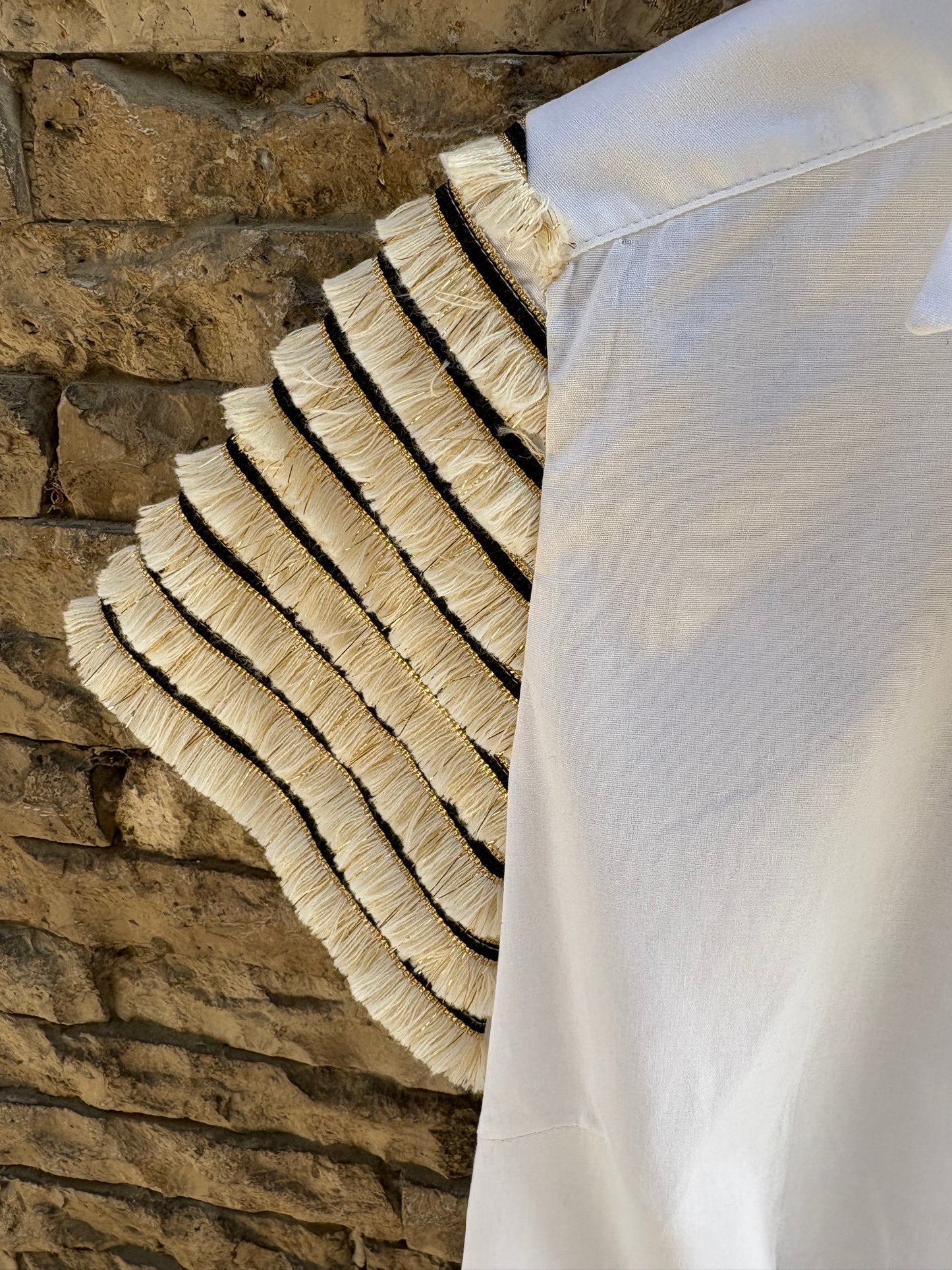 DEVOTA&amp;LOMBA. White fringed shirt, size 40 (s/m)